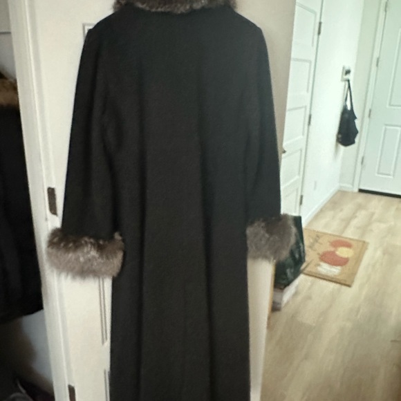 Gorgeous Marvin Richards Silver Fox Fur and Wool Coat - Picture 4 of 6